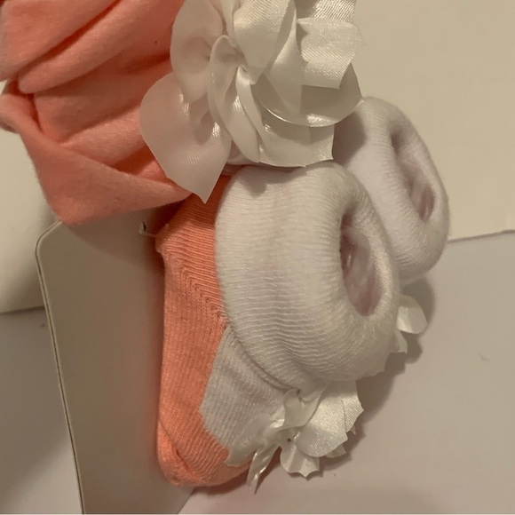 NWT. Jessica Simpson Infant Booties and Headband Set - Picture 5 of 7